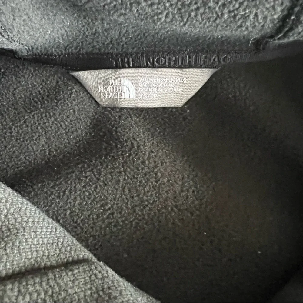The North Face Pullover 🖤 - Picture 4 of 12